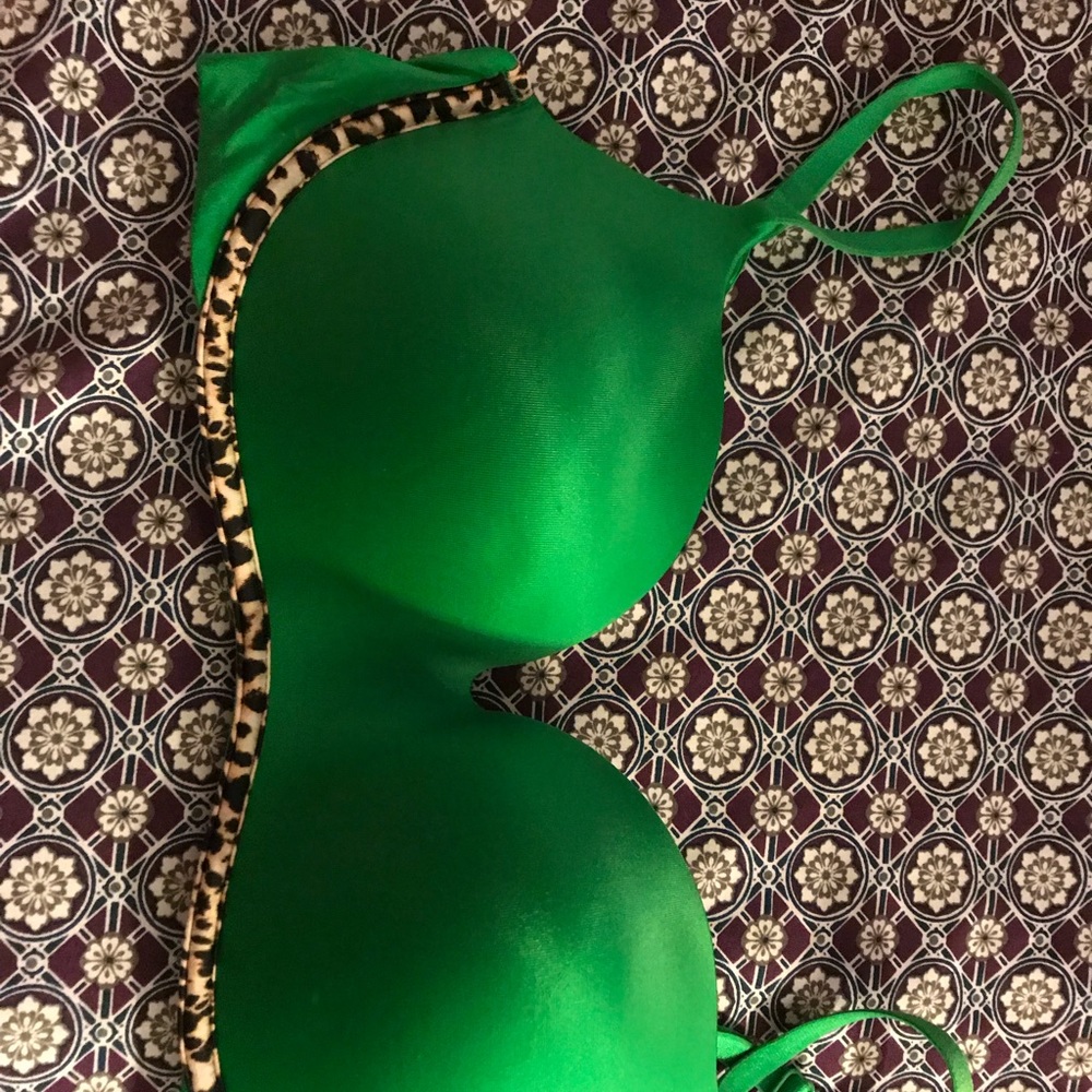 Victoria Secret Ballonet 32D Bra